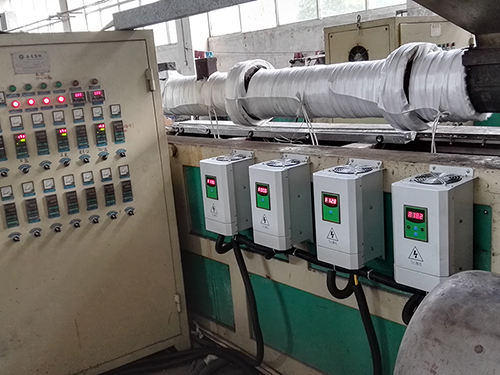 Aquecimento por indução para equipamentos de processamento de plástico